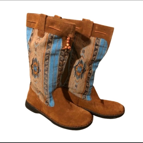 Minnetonka Shoes - GUC Minnetonka southwestern print boots